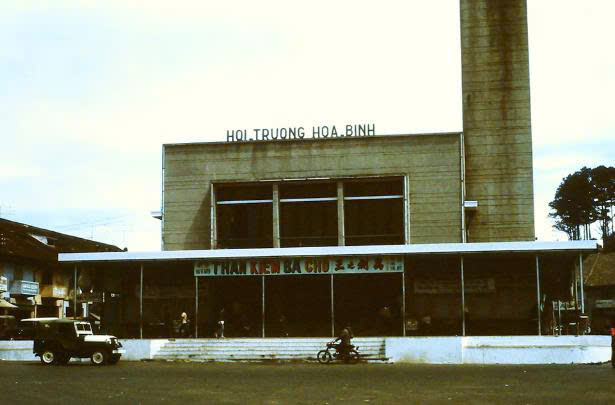 Hội trường Hoà Bình thập niên 70