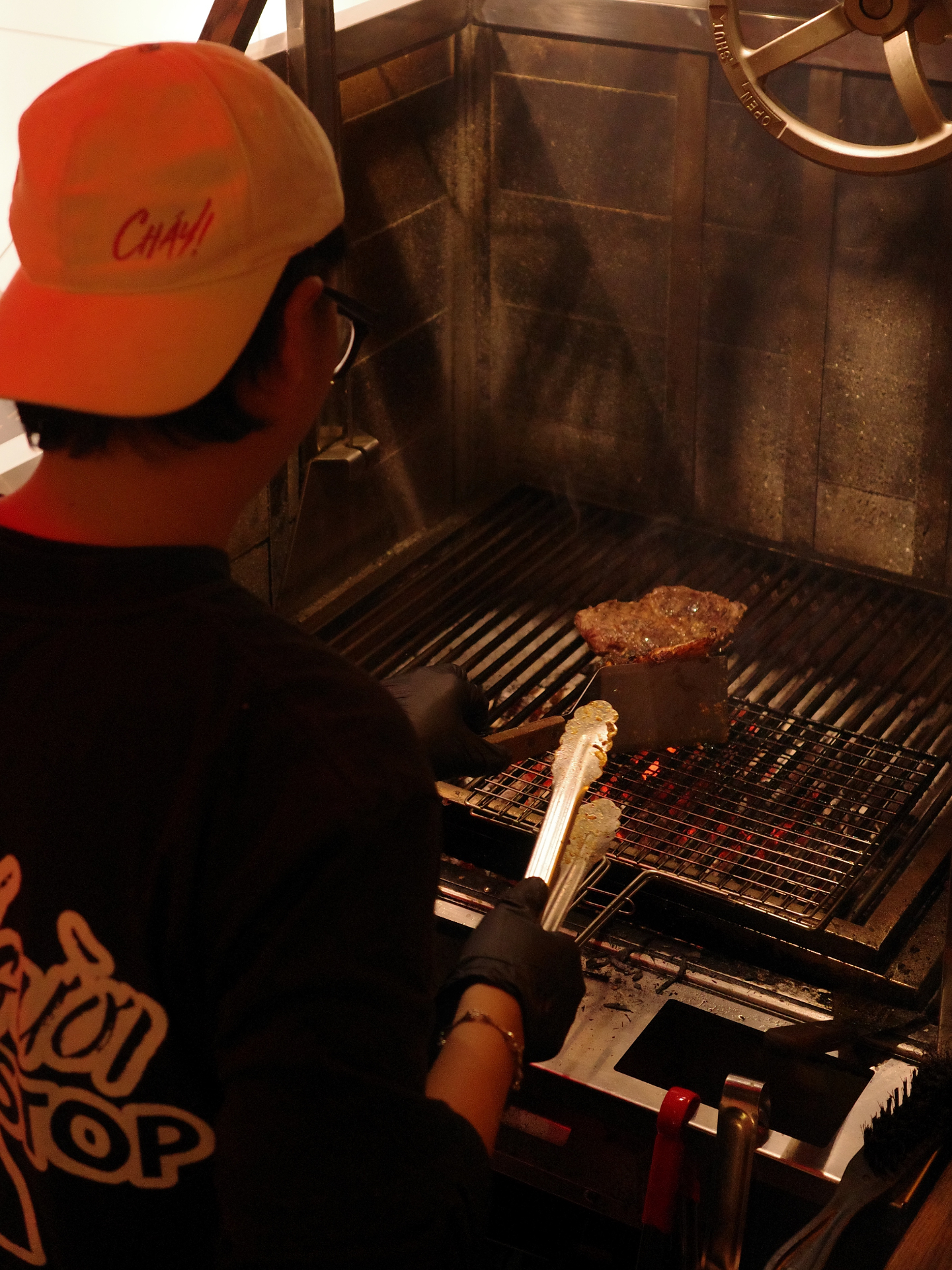 Cháy! chef grilling steak over open fire