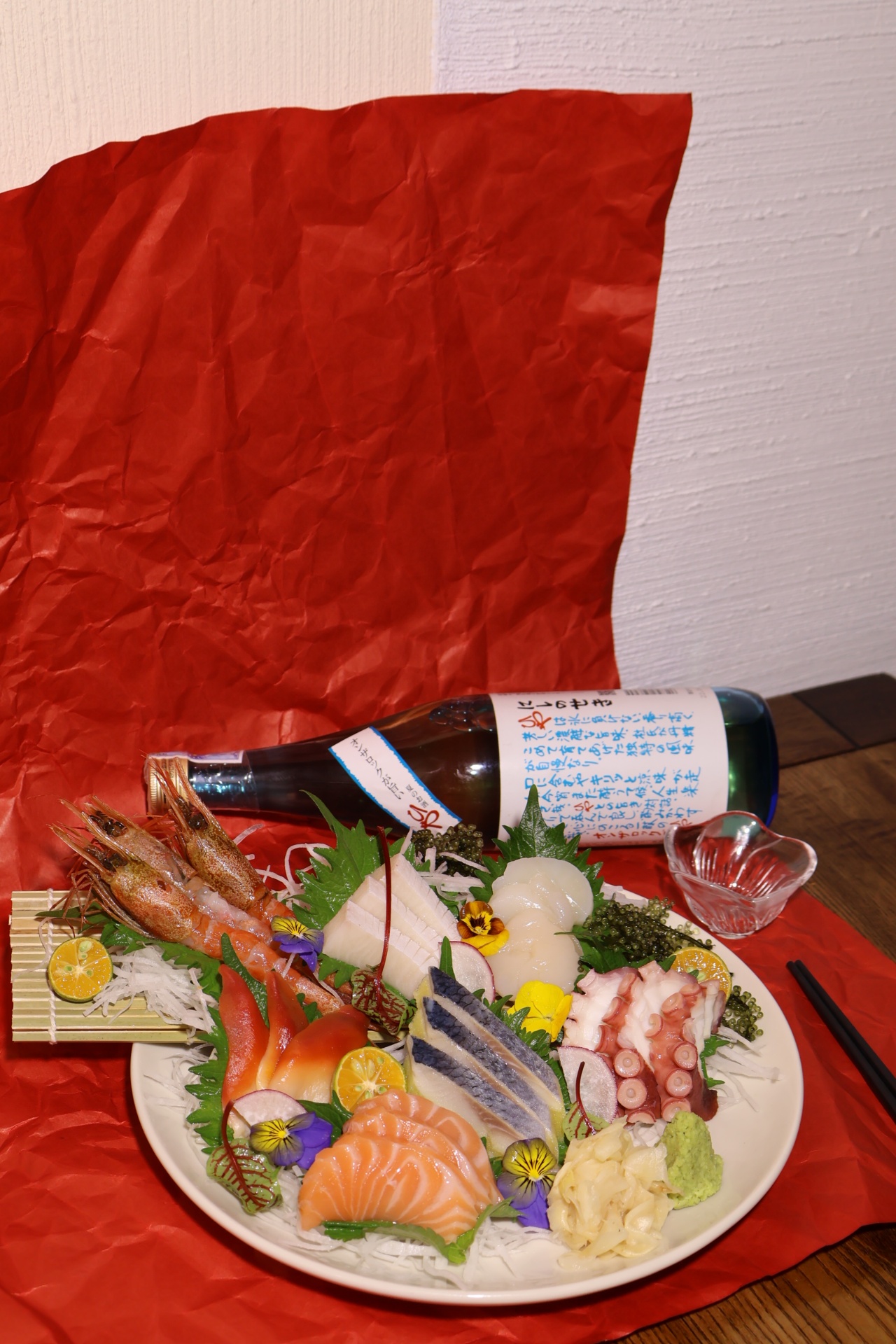 Set sashimi và sake tại Kiri Izakaya